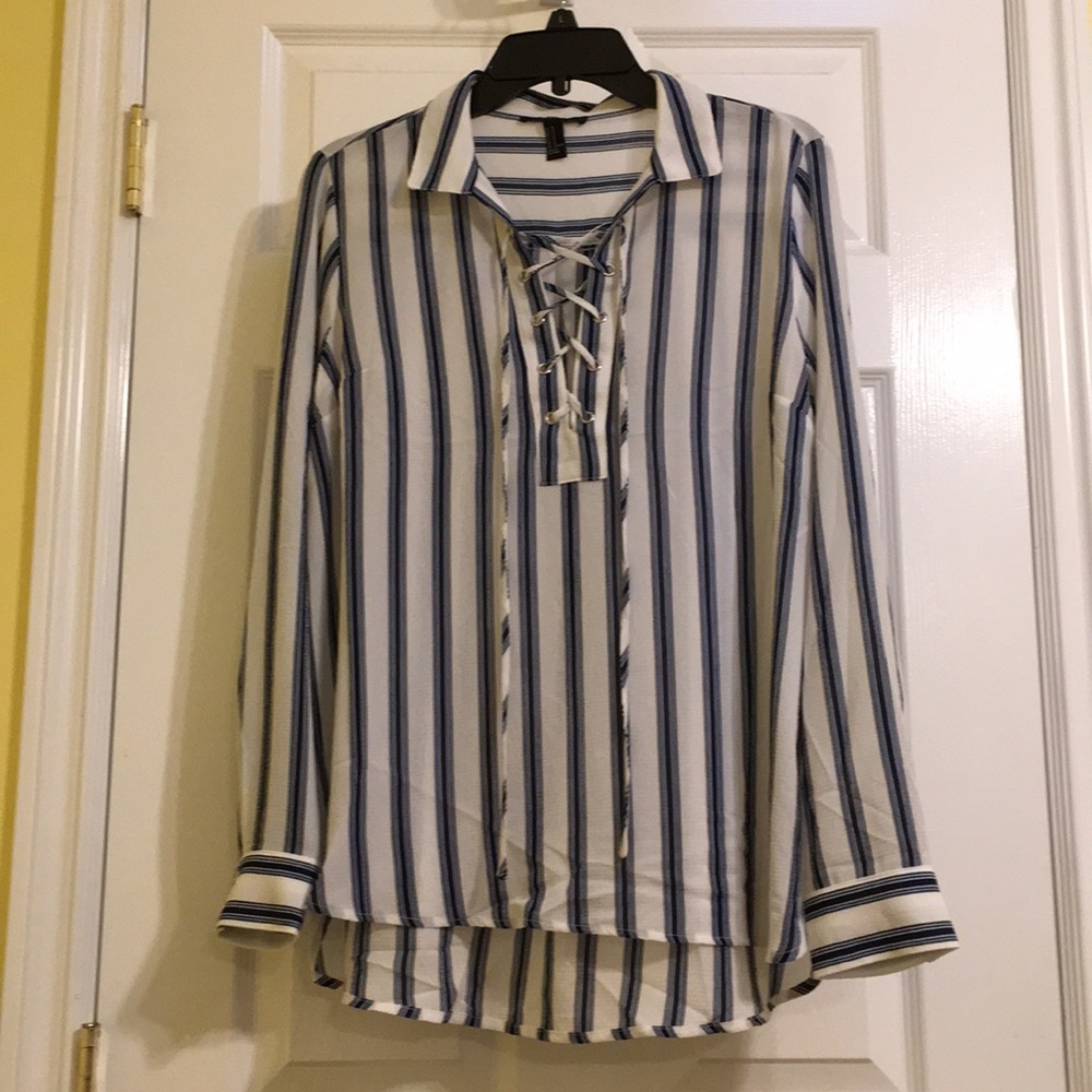 Forever 21 cute blouse/lace-up top